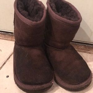 Chocolate brown toddler uggs size 8